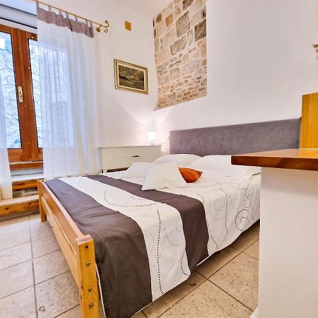 Appartamento Jackie'S Little Stone House Spalato Esterno foto