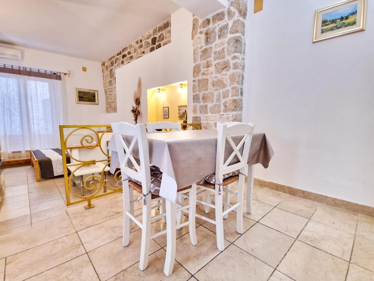 Appartamento Jackie'S Little Stone House Spalato Esterno foto