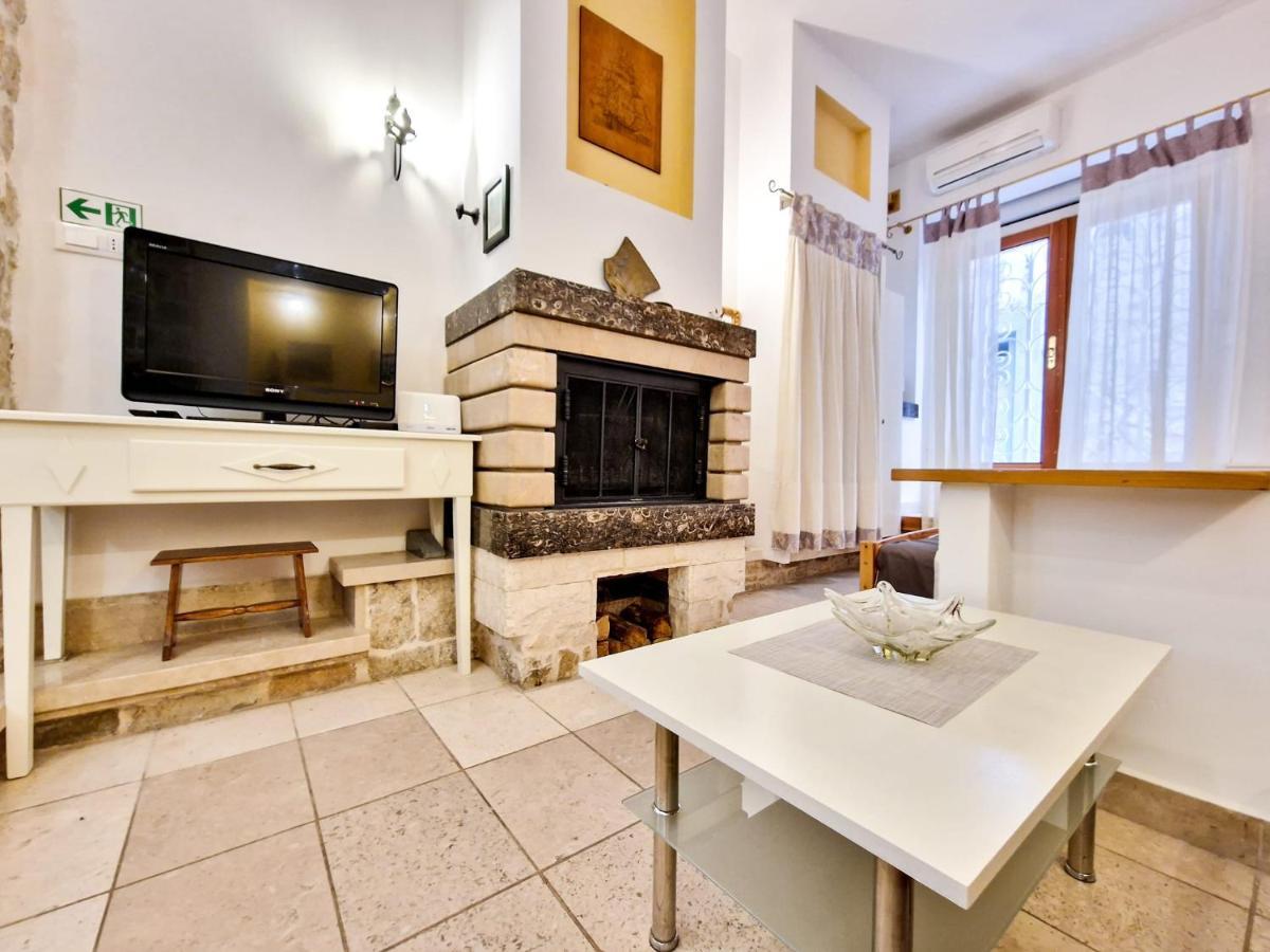 Appartamento Jackie'S Little Stone House Spalato Esterno foto